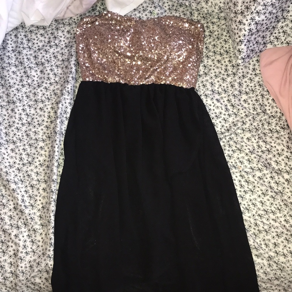 A high/low black/gold dress